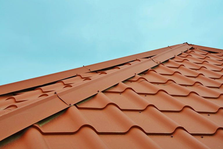 Metal roof installation tips for DIY metal roofing