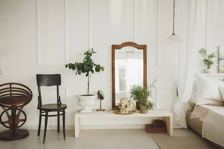 What types of accessories work best to achieve a boho or eclectic style?