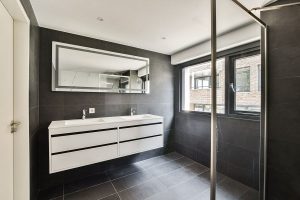Small bathroom? Big style! Floor tile ideas that work wonders