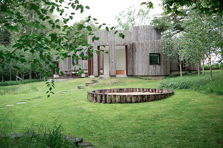 How to build a deck that complements your home