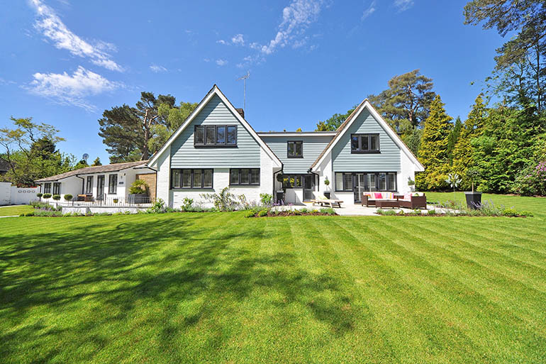 Best lawn care tips to enhance your home’s curb demand