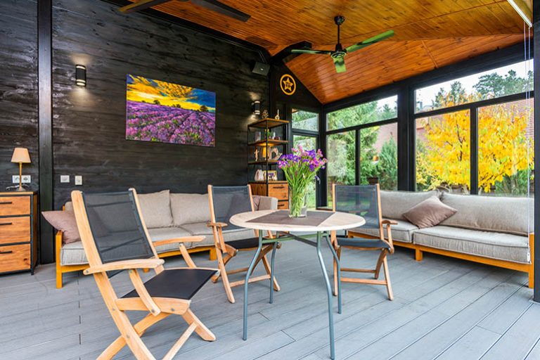 6 ways to create a cozy outdoor living space